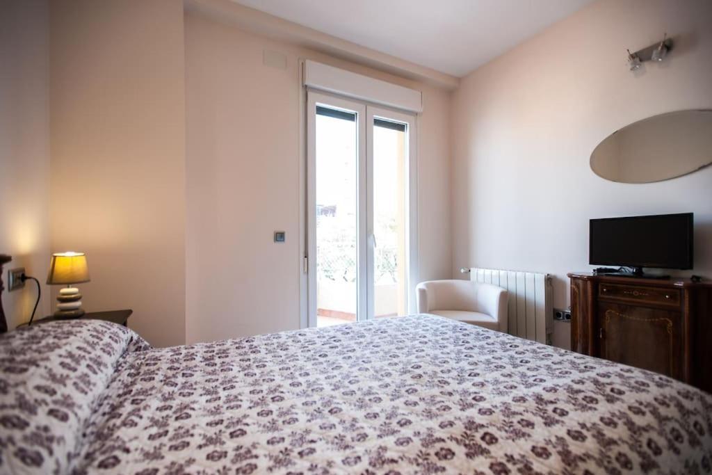 Ferienwohnung Amplio Piso En Nervion, Excelente Zona De La Ciudad. Sevilla Exterior foto
