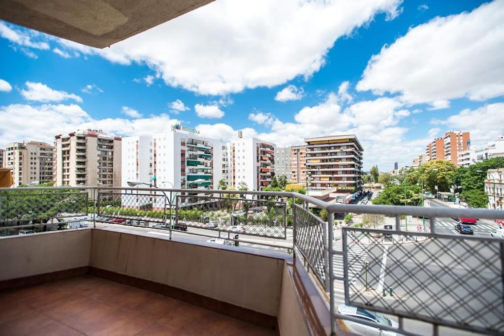 Ferienwohnung Amplio Piso En Nervion, Excelente Zona De La Ciudad. Sevilla Exterior foto